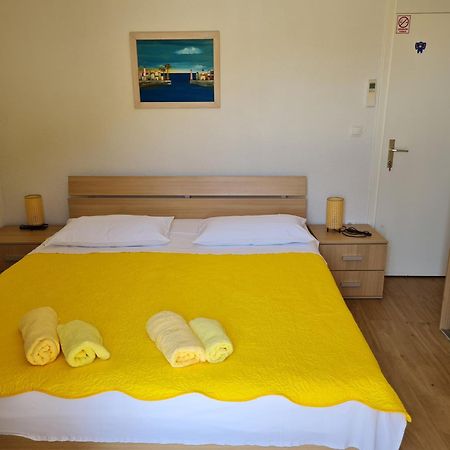 Rooms Andelka Bol Szoba fotó